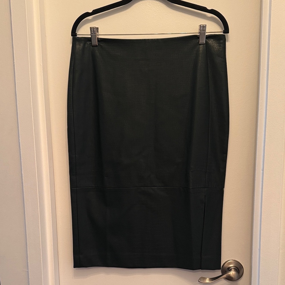 Elegant Dark Green Leather Pencil Skirt